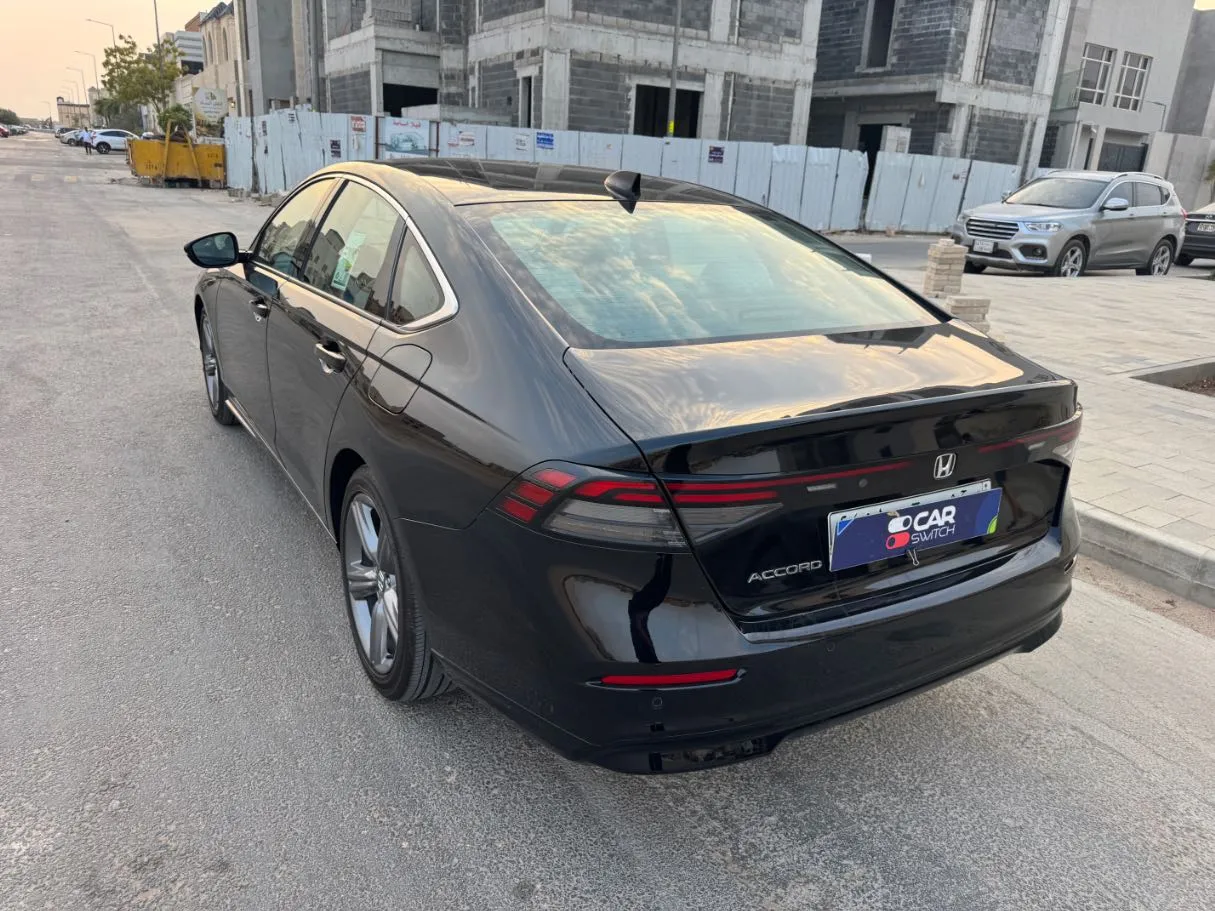 Car image 7