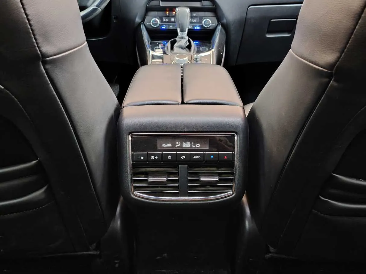 Car image 33