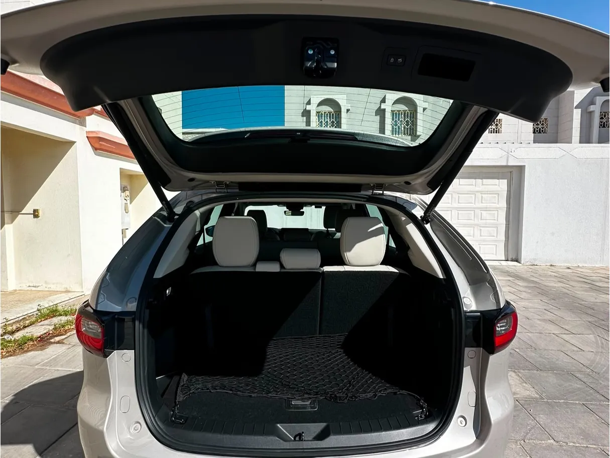 Car image 11