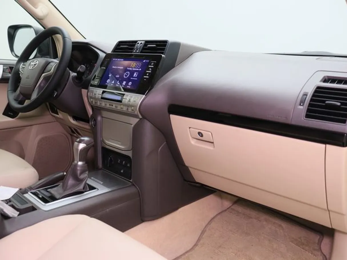 Car image 10