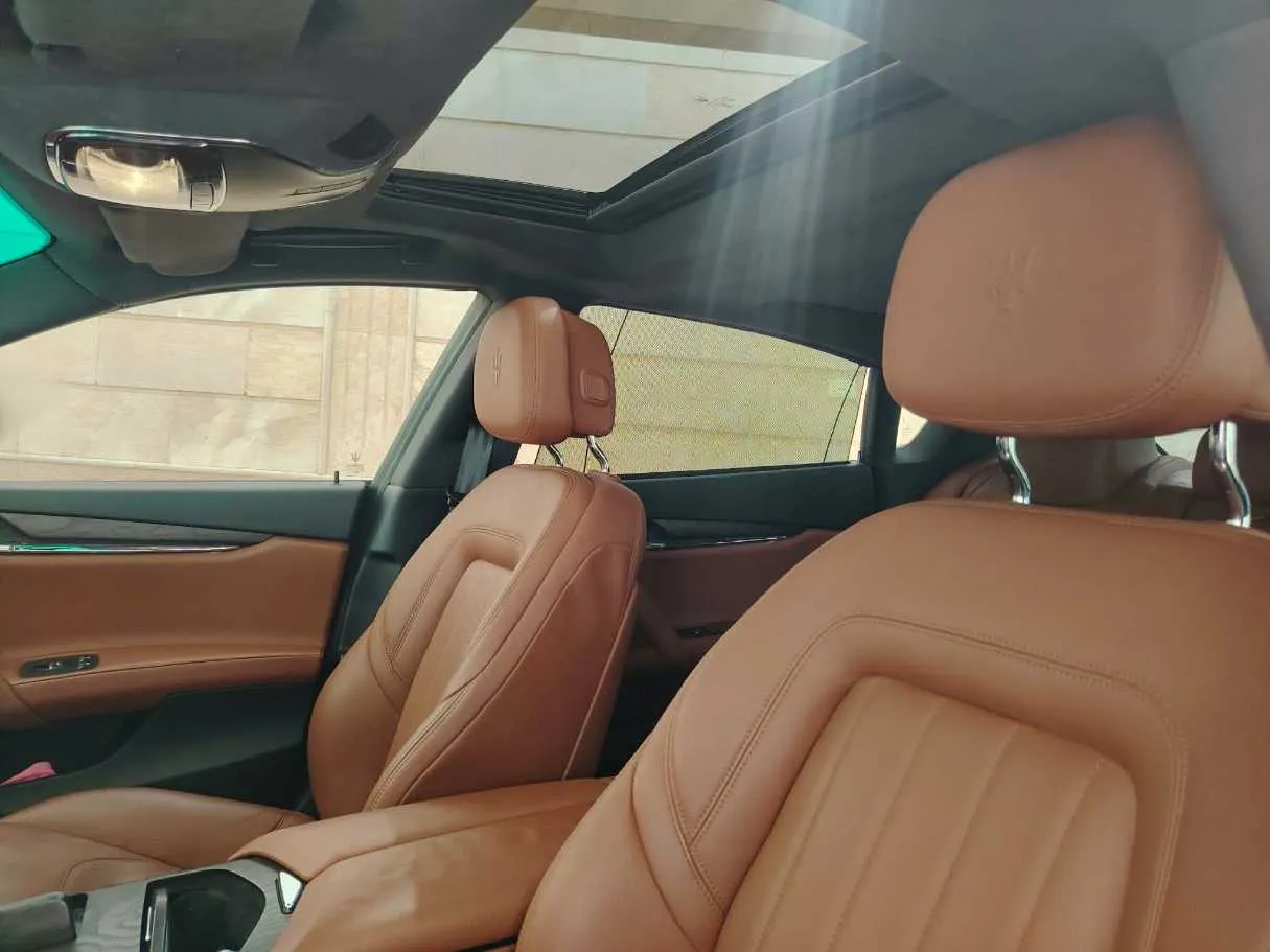 Car image 15