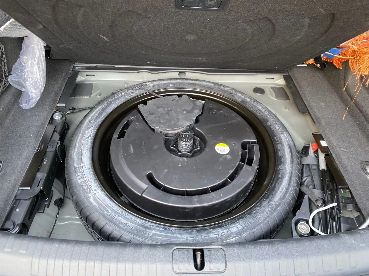 Car image 29