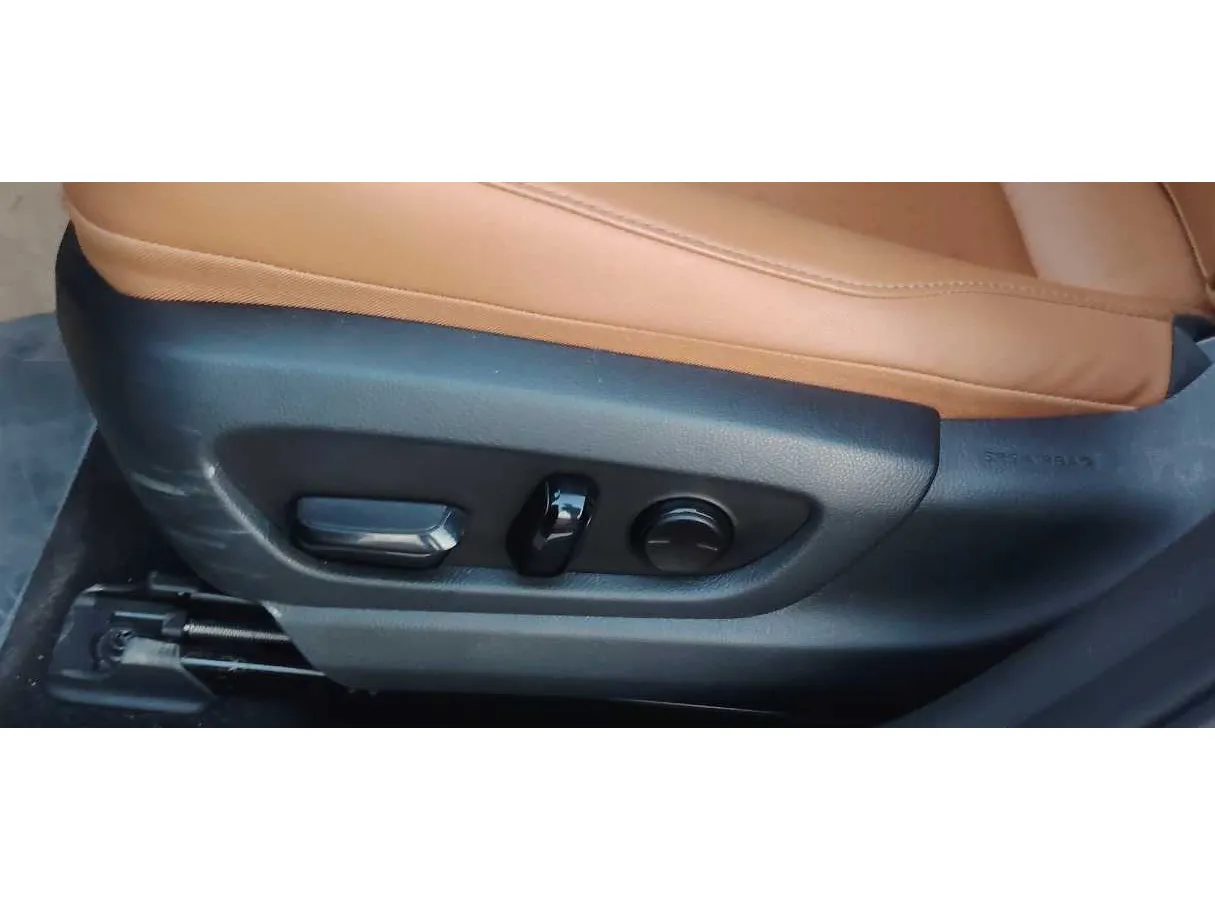 Car image 29