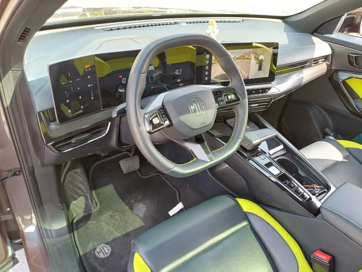 Car image 11