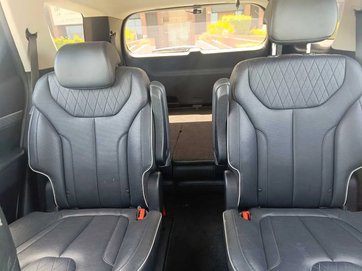 Car image 18