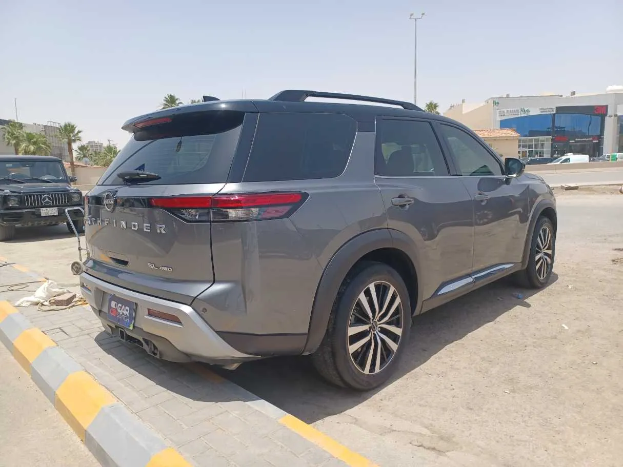 Car image 5
