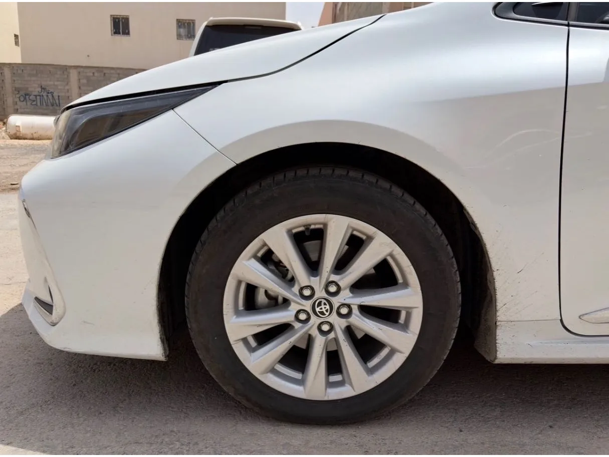 Car image 9