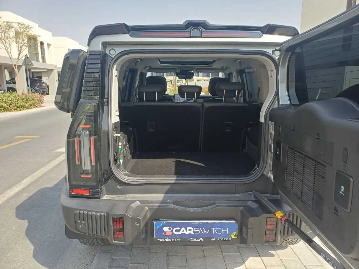 Car image 20