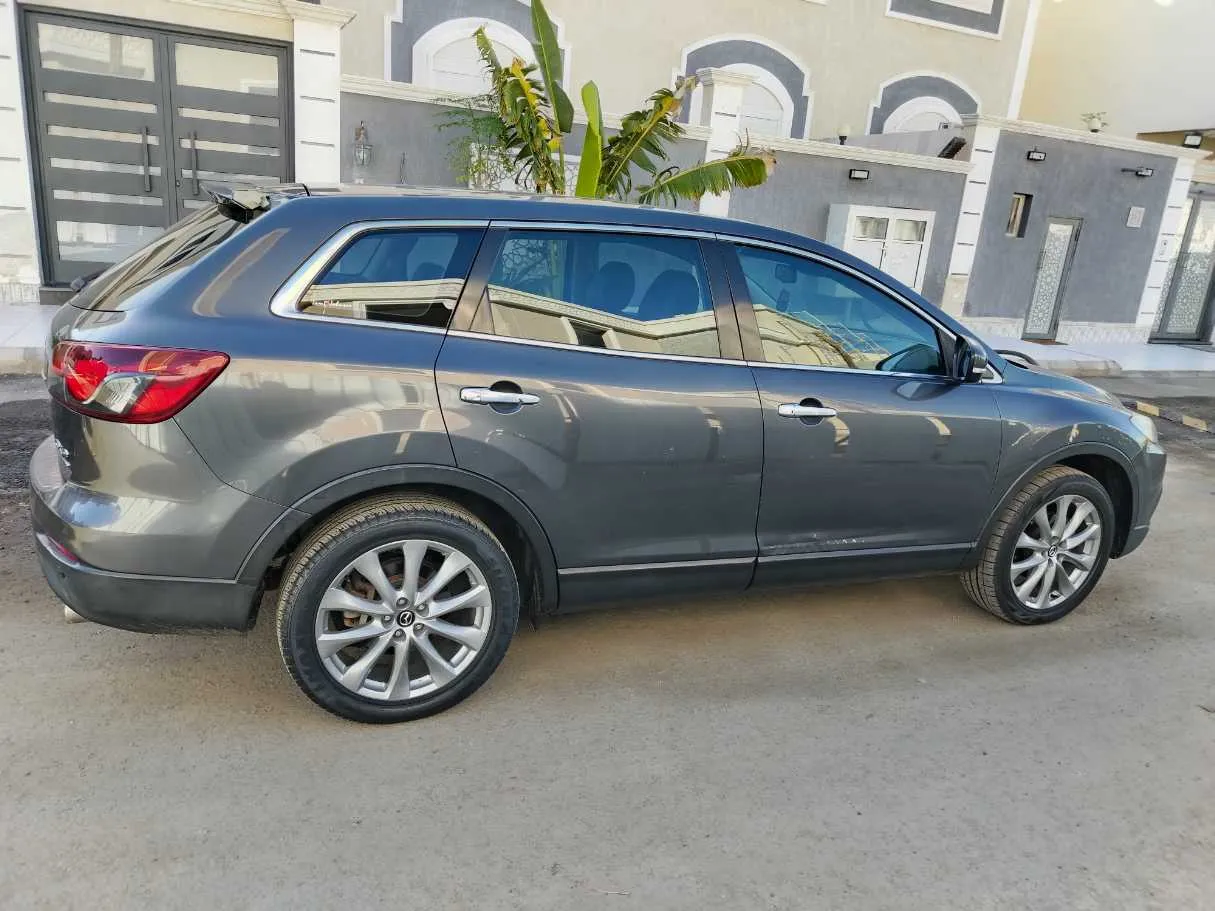 Car image 4