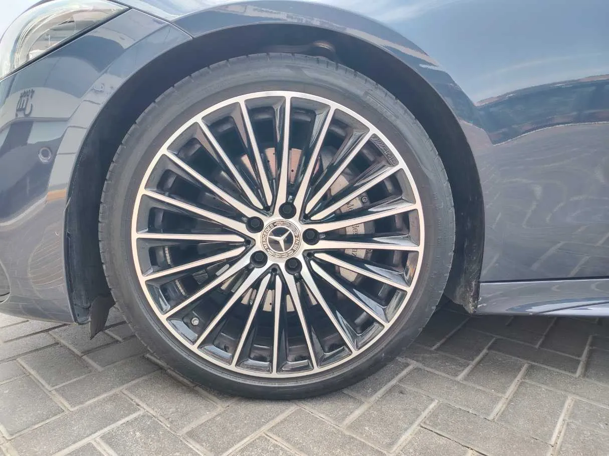 Car image 9