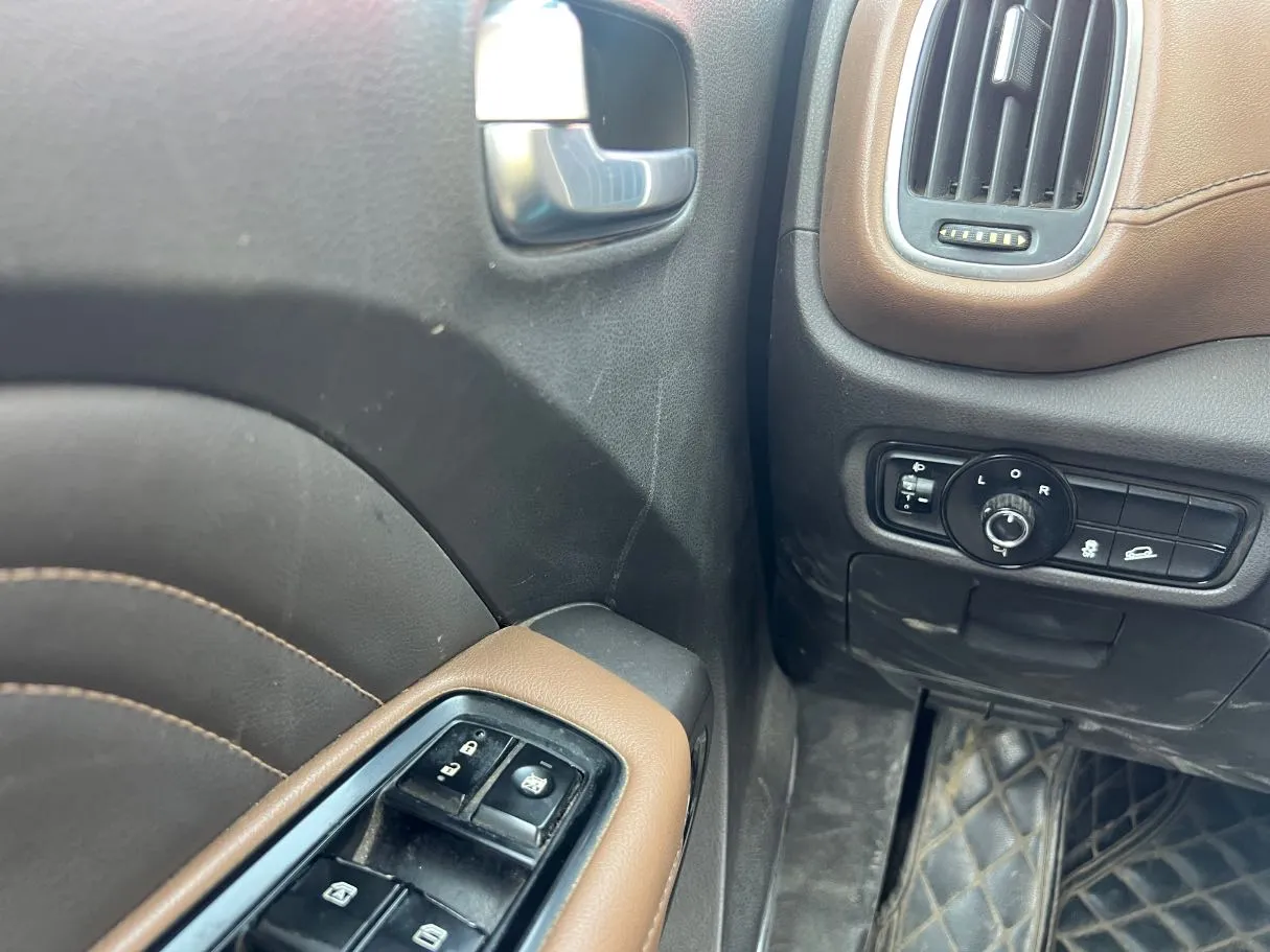 Car image 25
