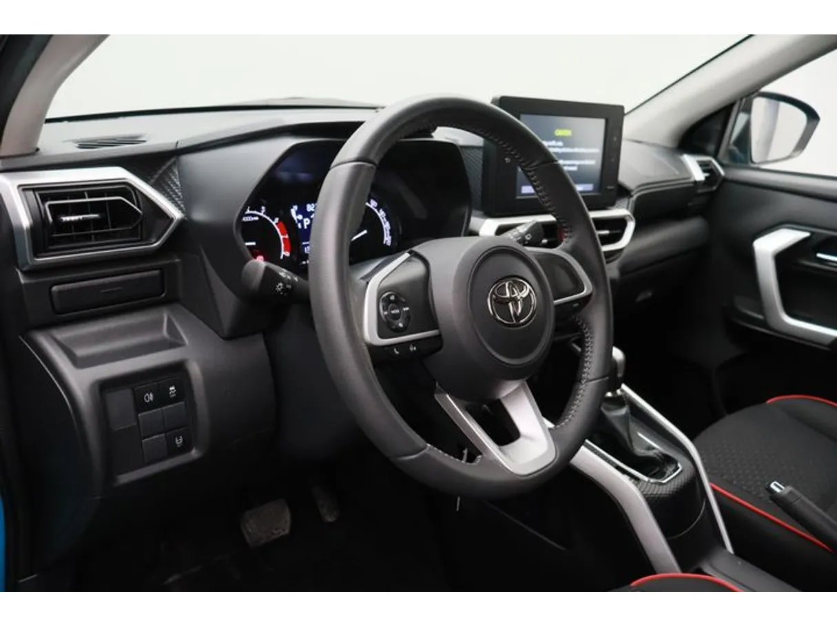 Car image 4