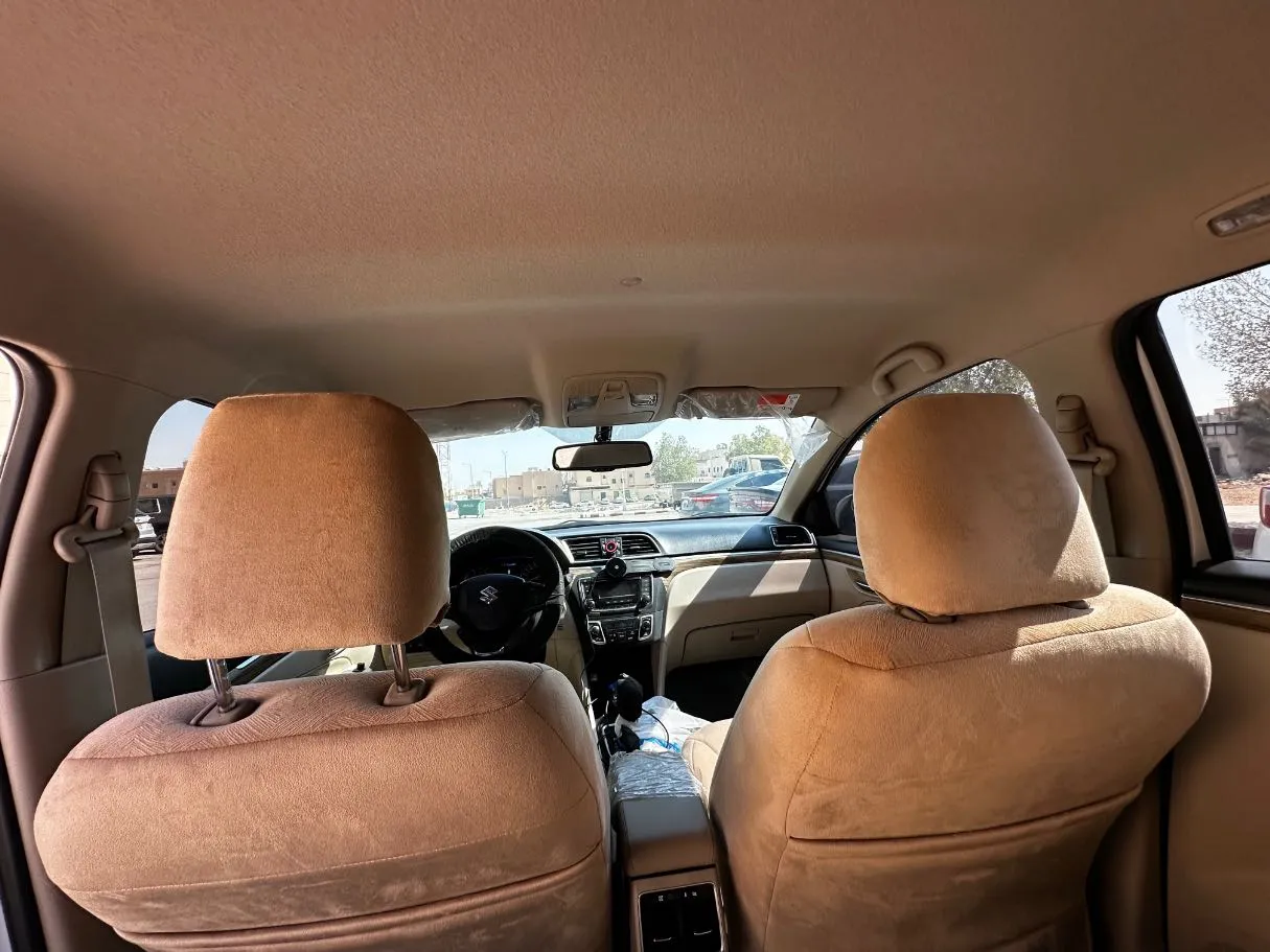 Car image 16