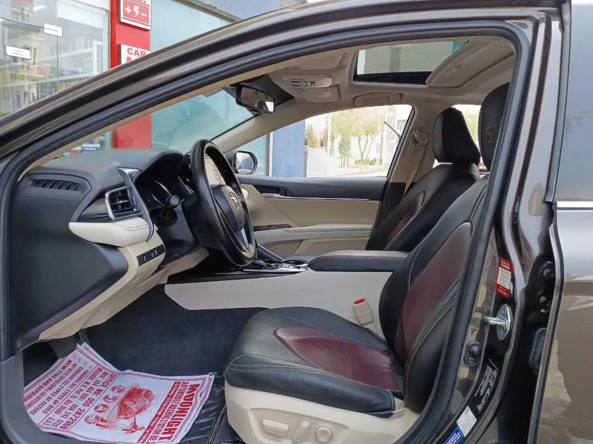 Car image 12