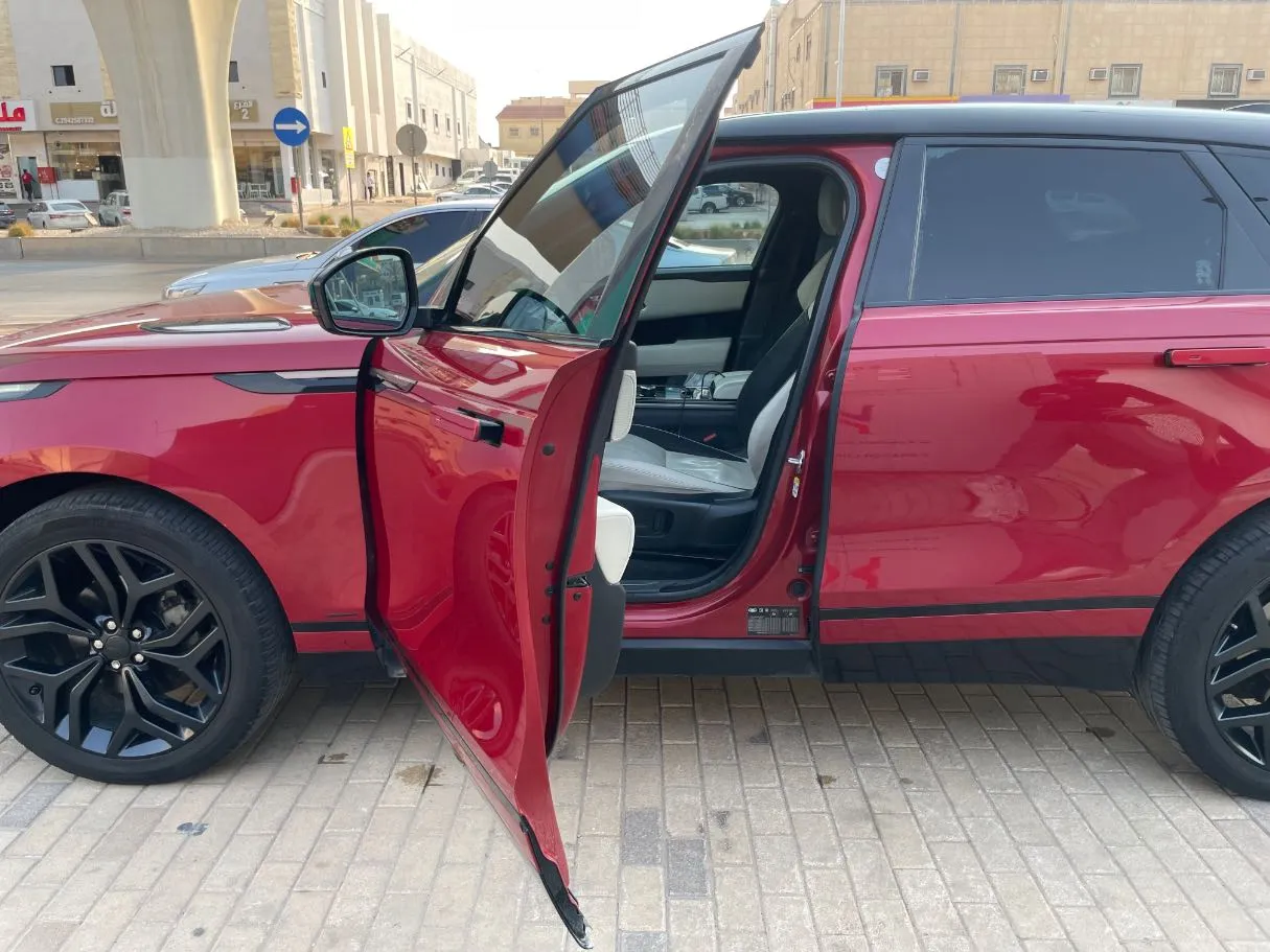 Car image 10