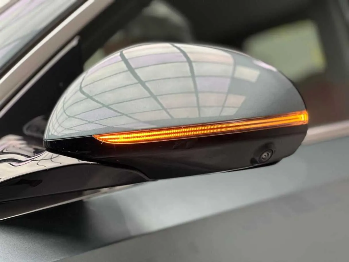 Car image 30