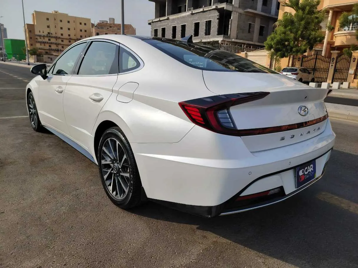 Car image 7