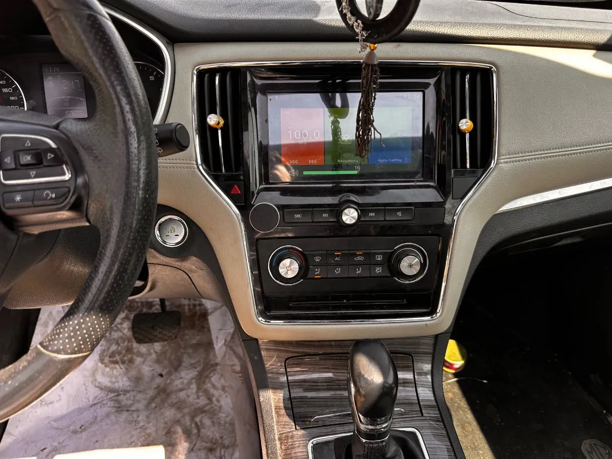 Car image 19