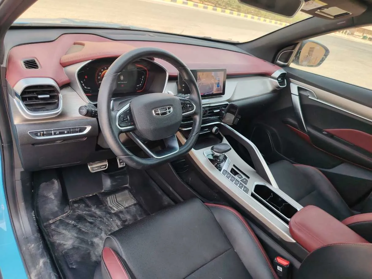 Car image 12