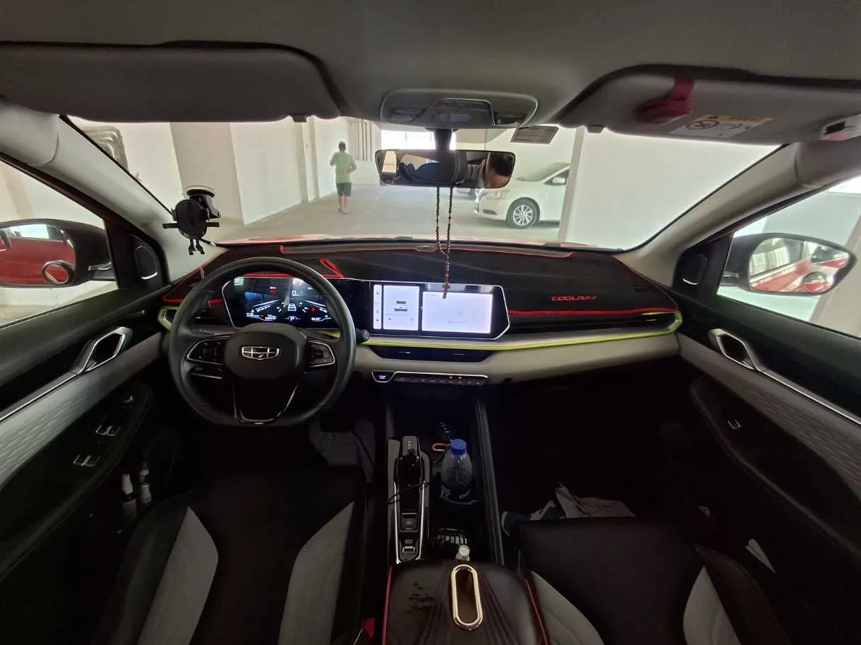 Car image 18