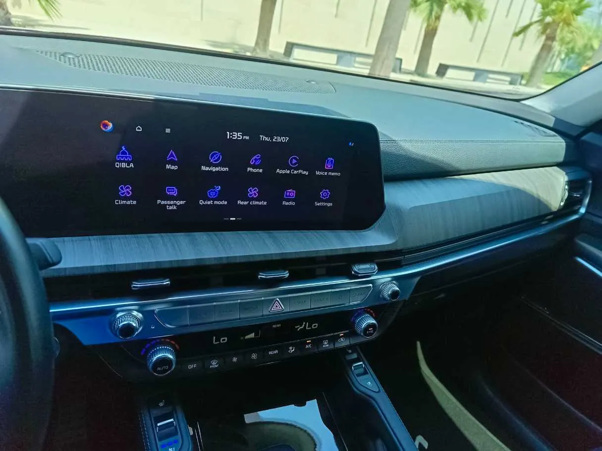 Car image 24