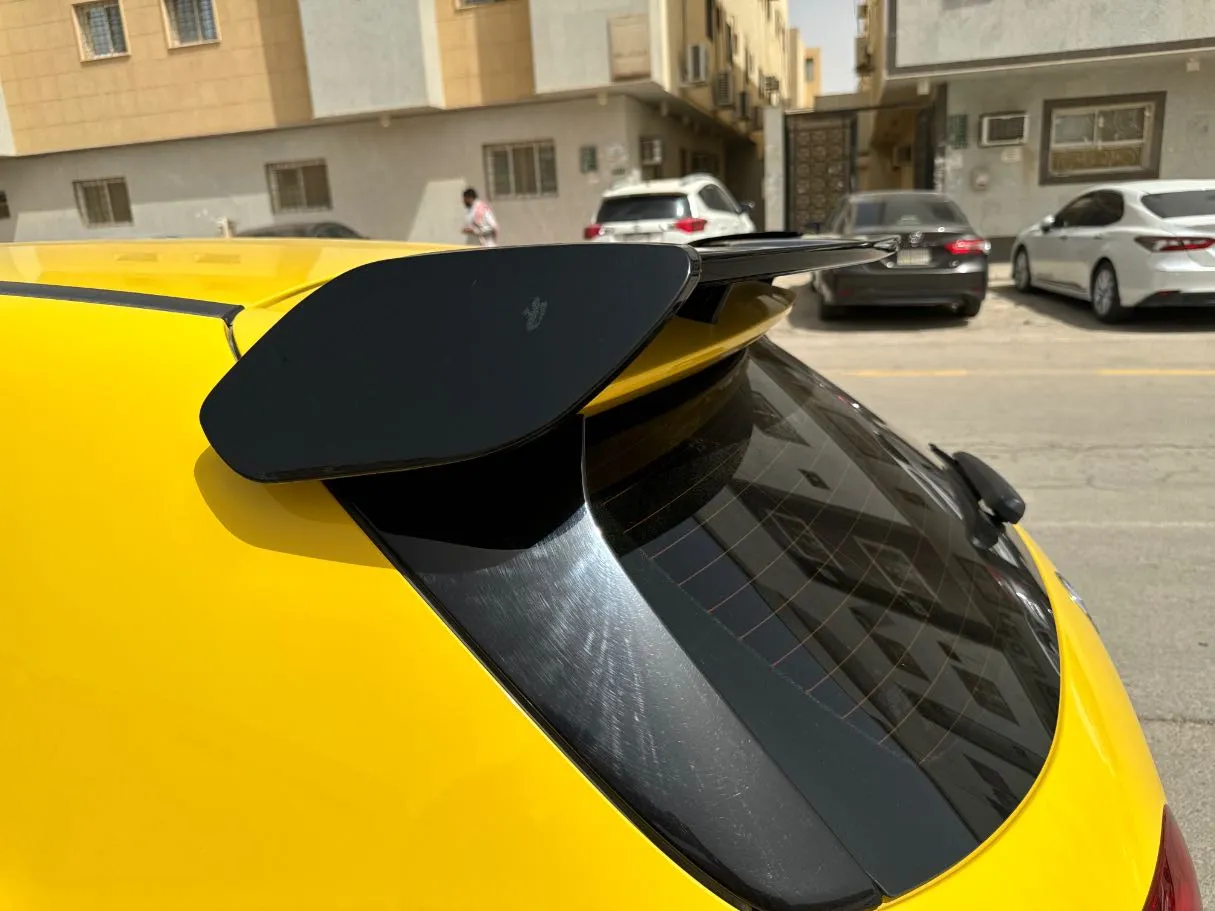 Car image 25