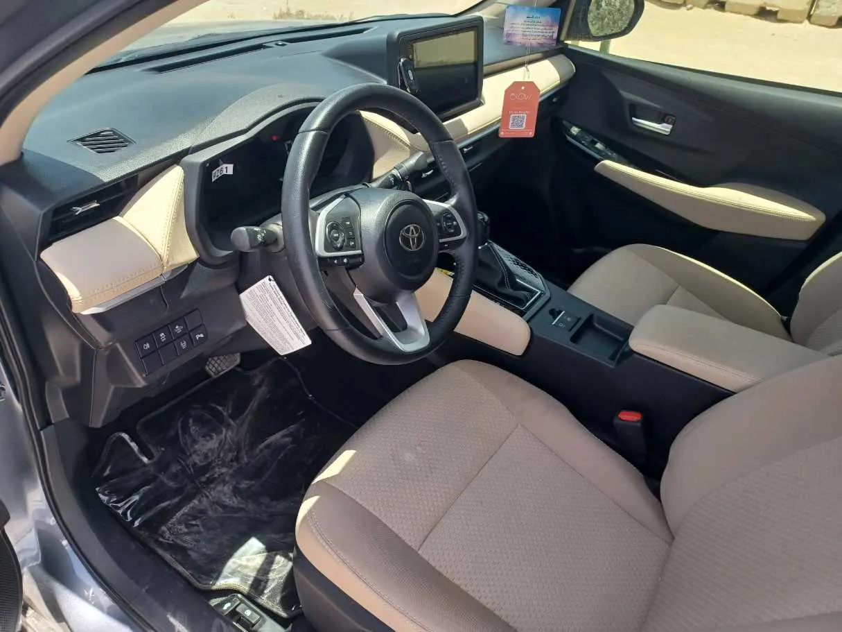 Car image 11