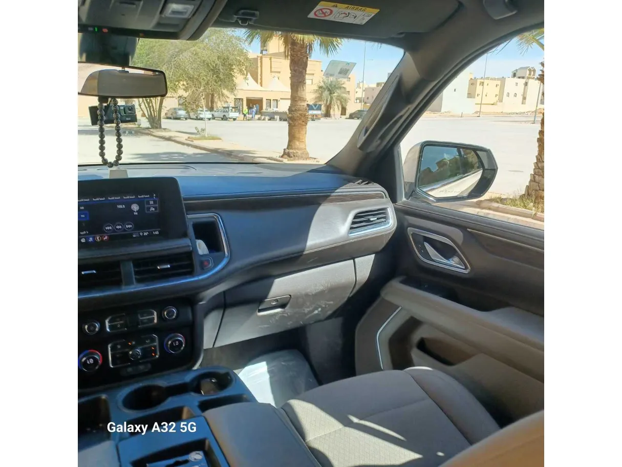 Car image 24
