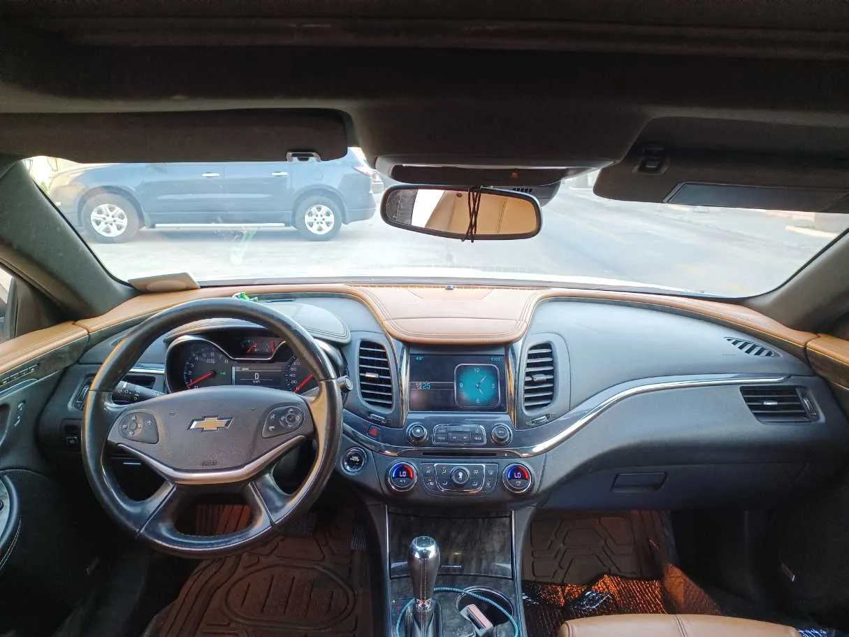 Car image 13