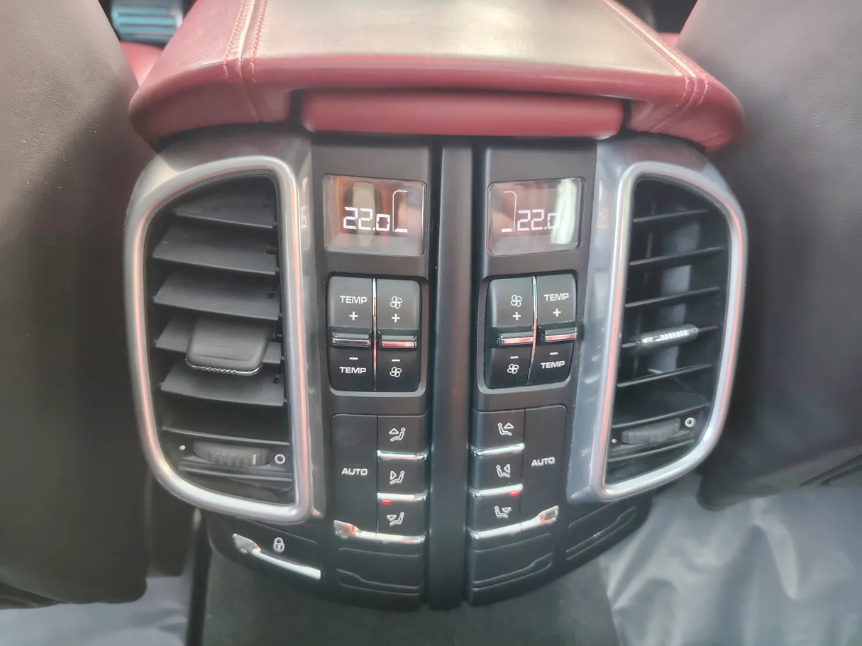 Car image 22
