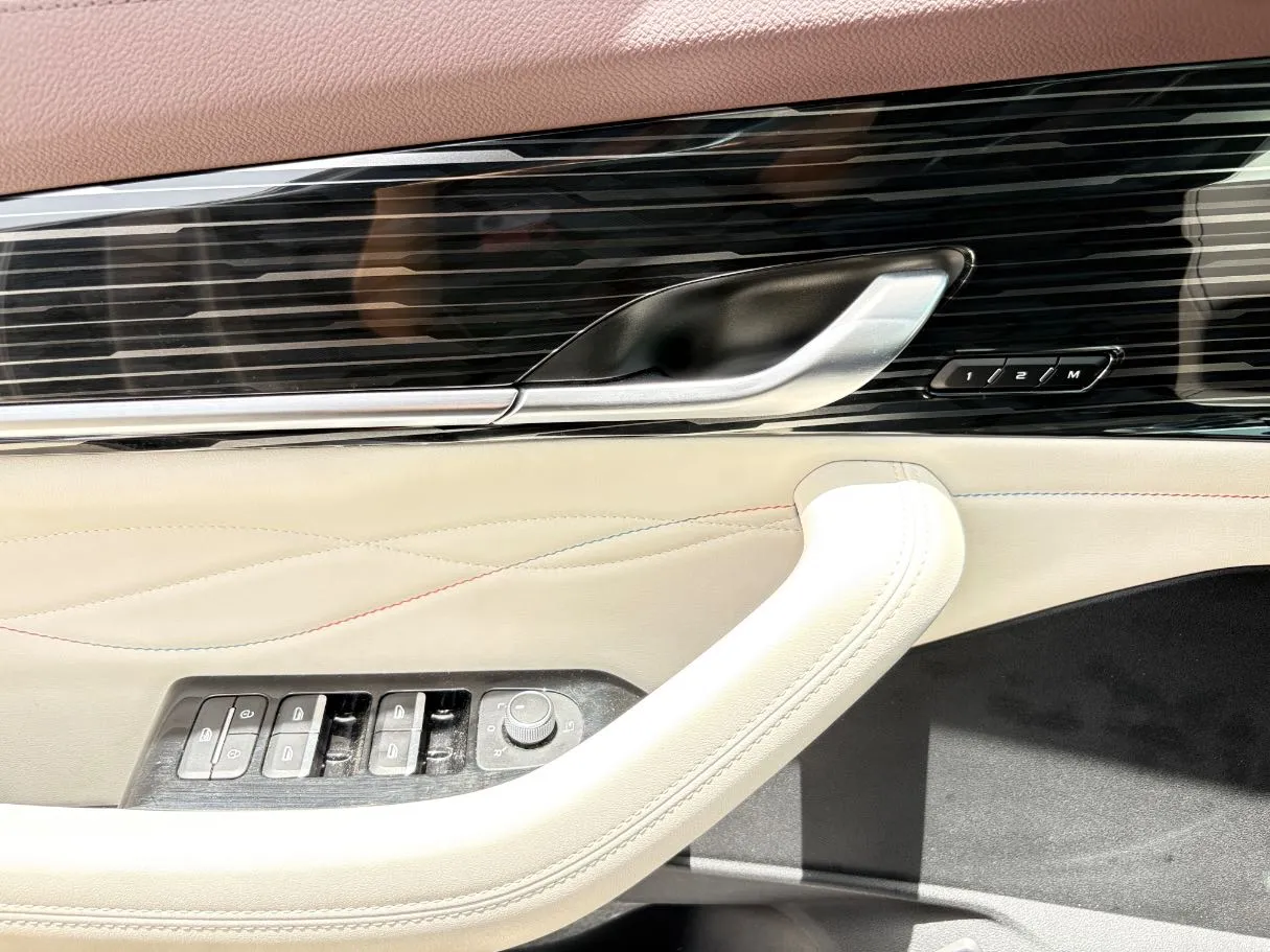 Car image 28