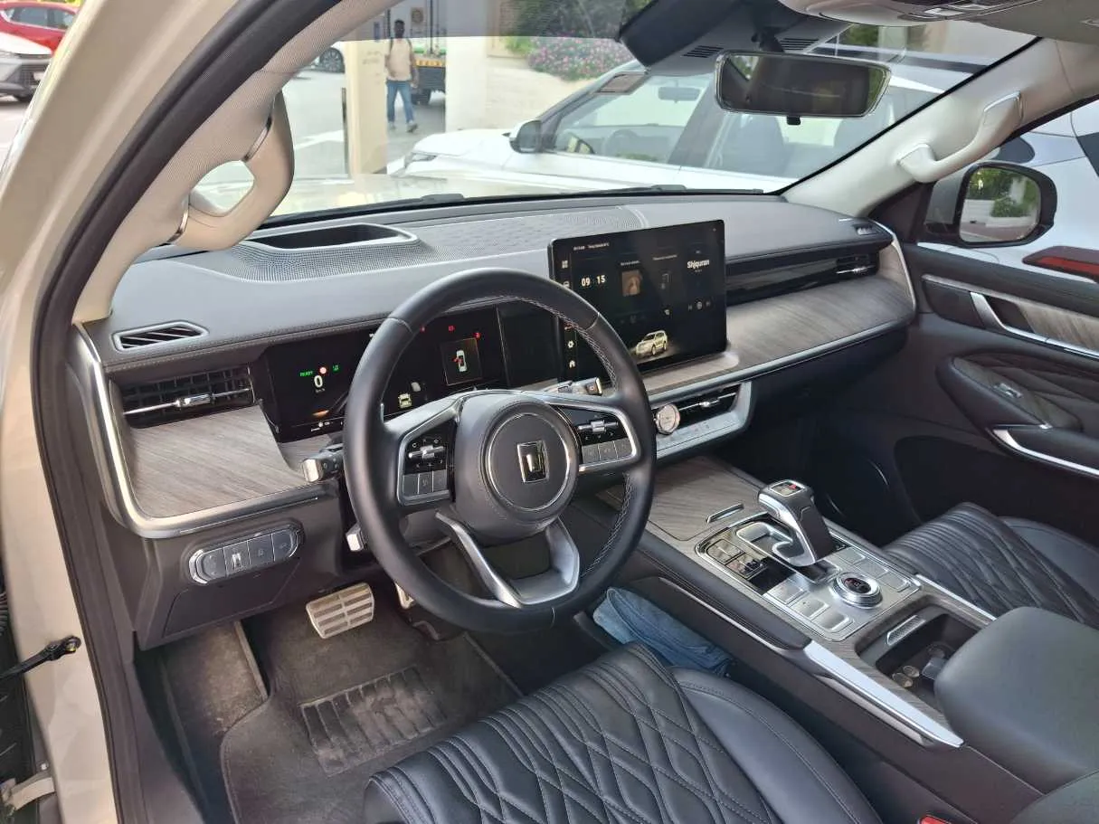 Car image 12
