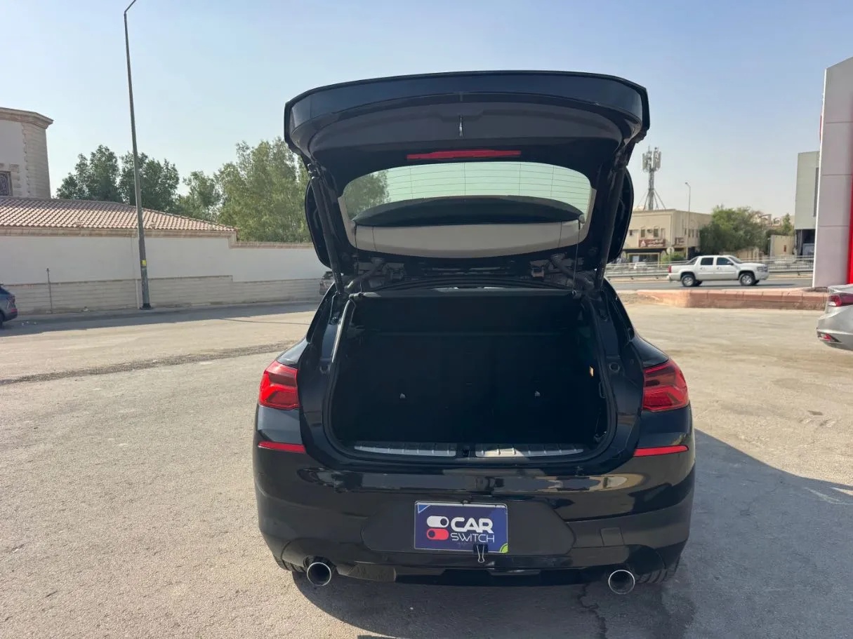 Car image 19