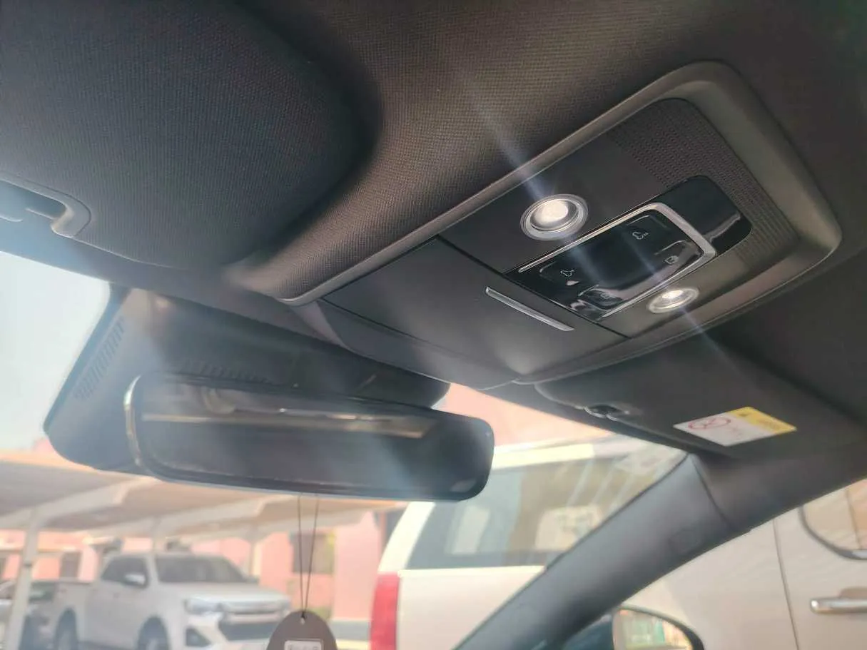 Car image 30