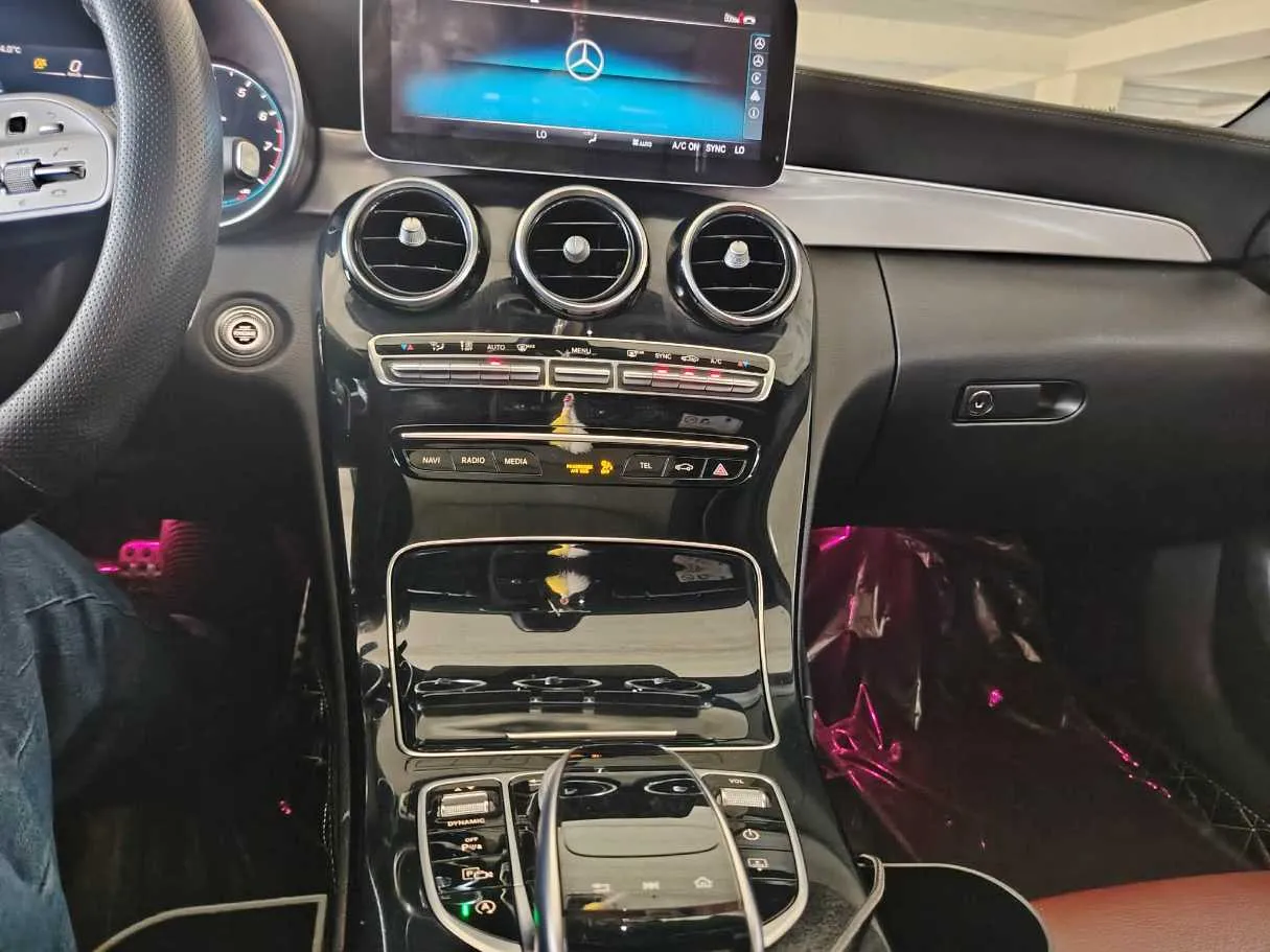Car image 26