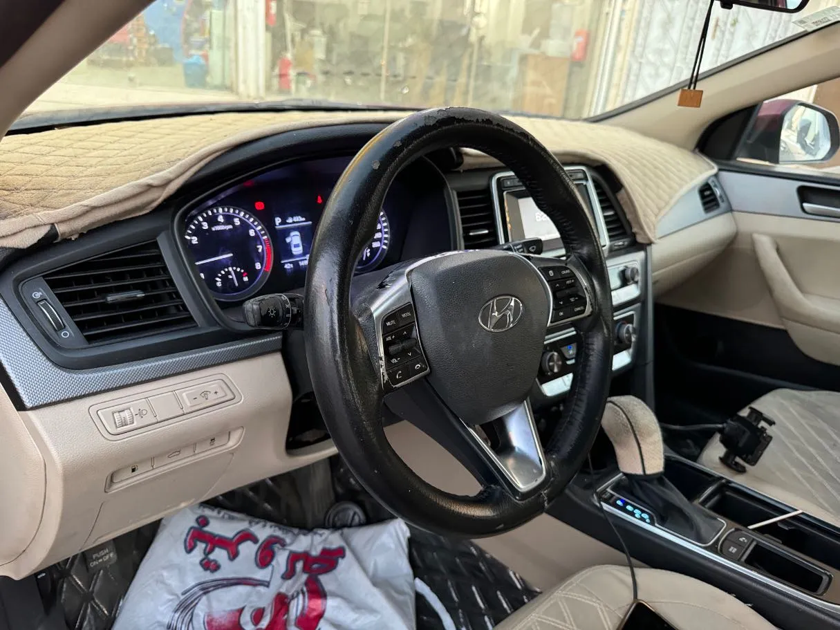 Car image 8