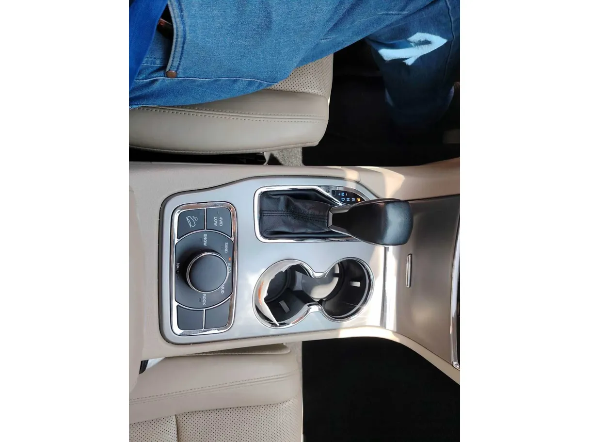 Car image 23