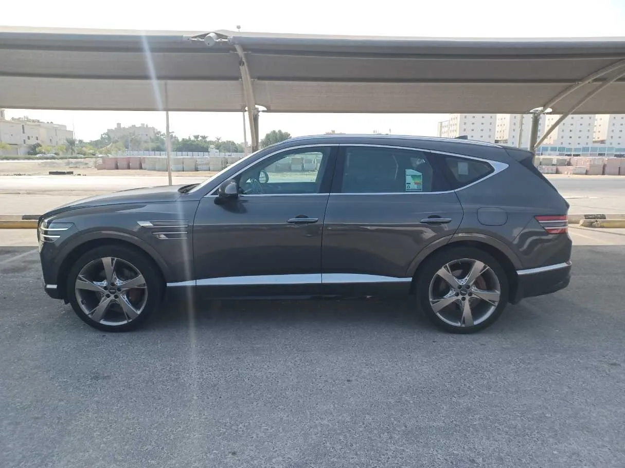 Car image 8