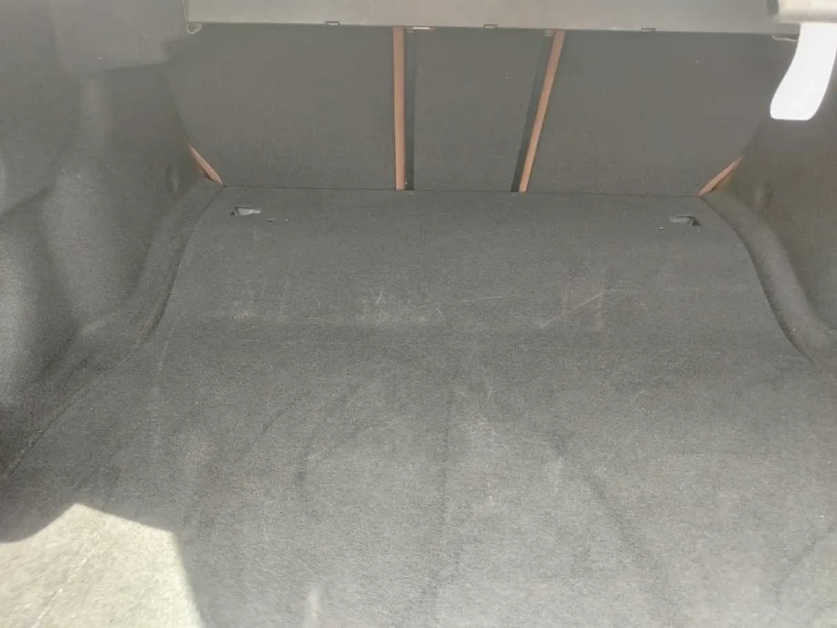 Car image 32
