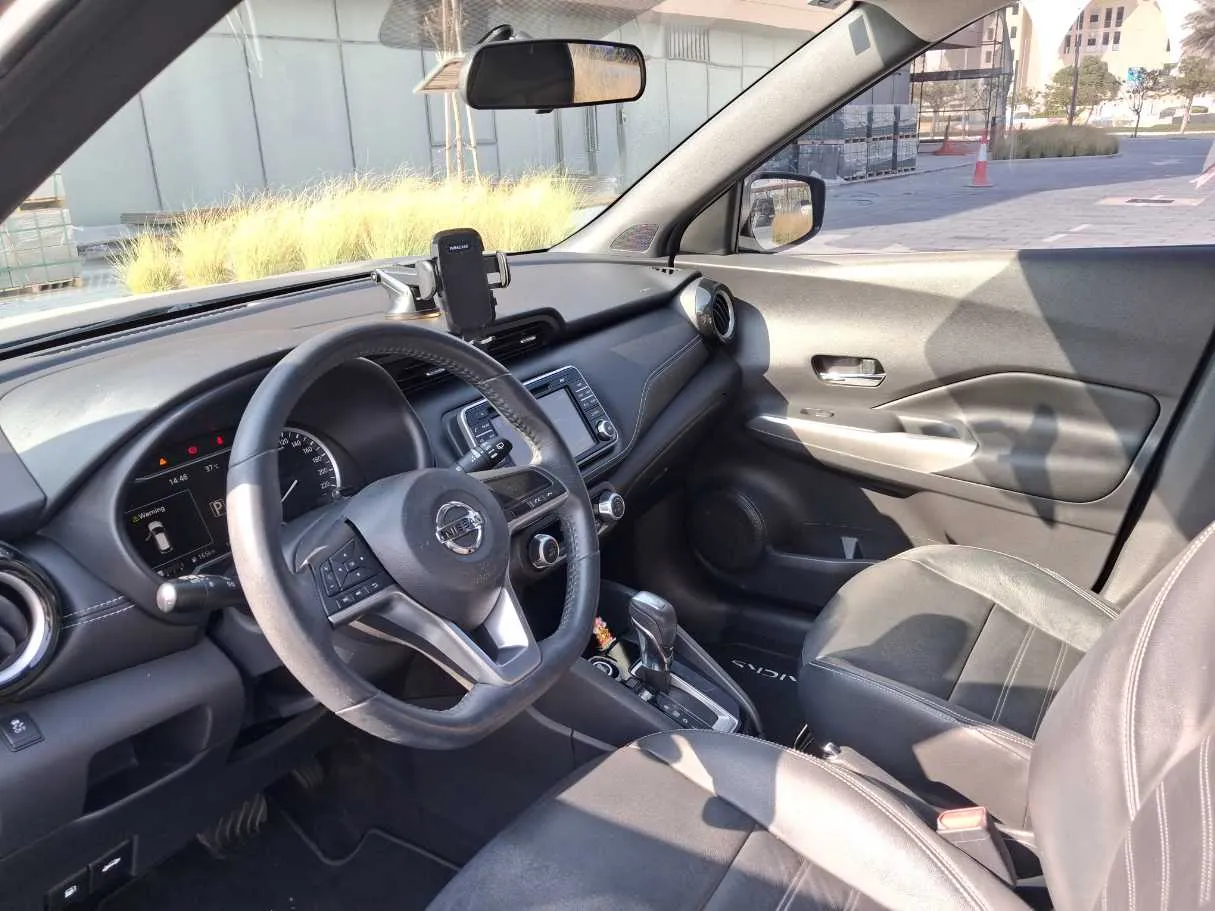 Car image 11