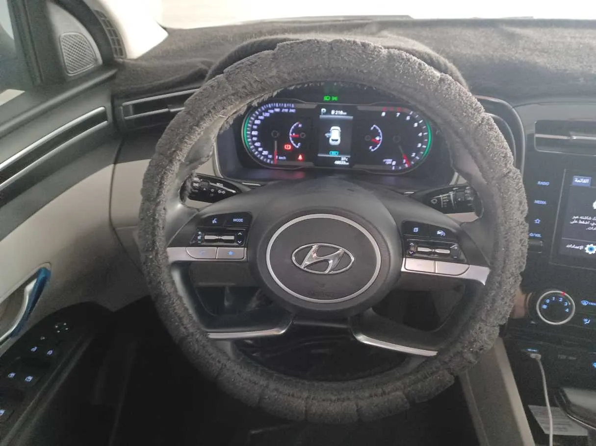 Car image 16