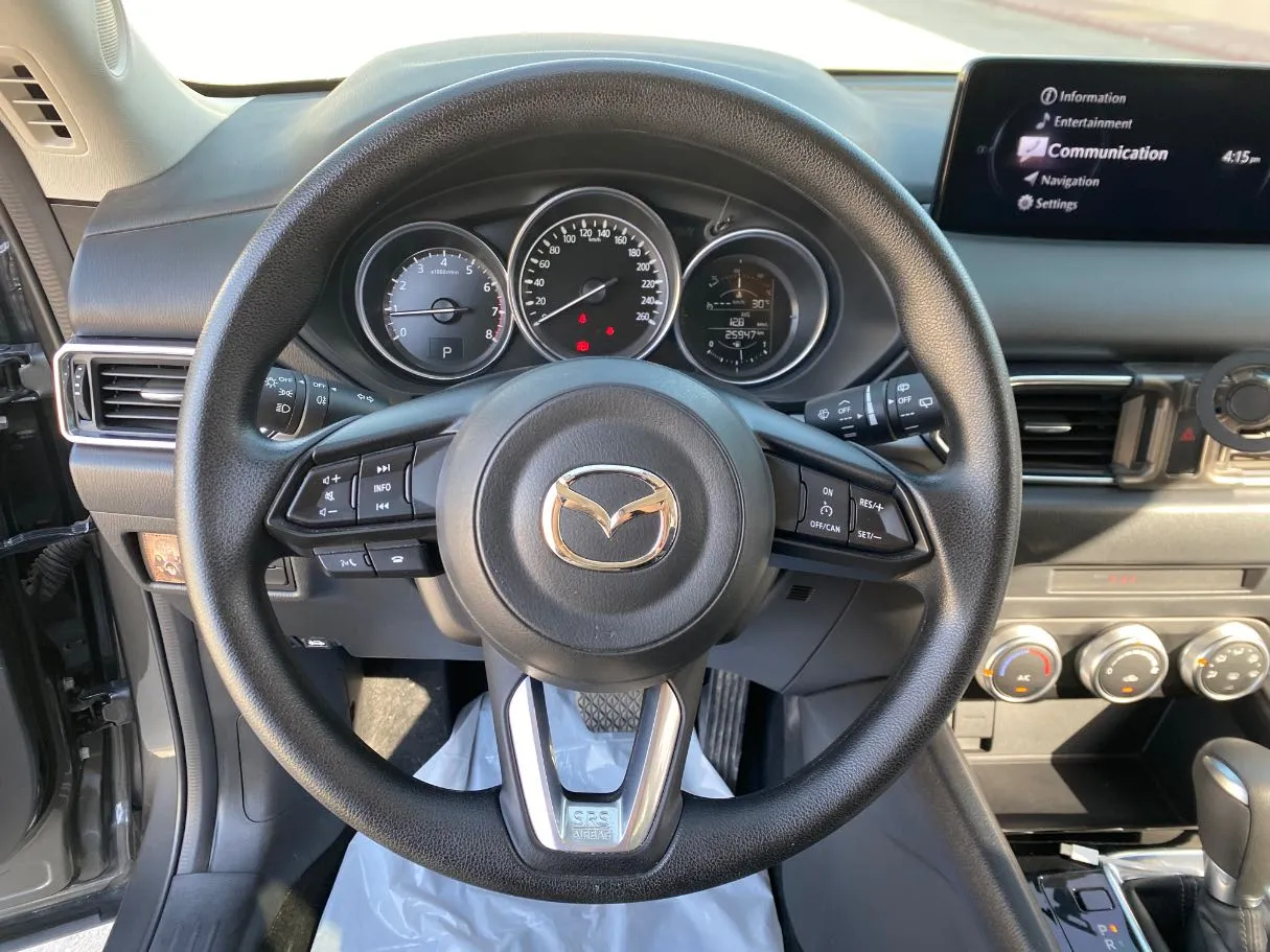 Car image 17