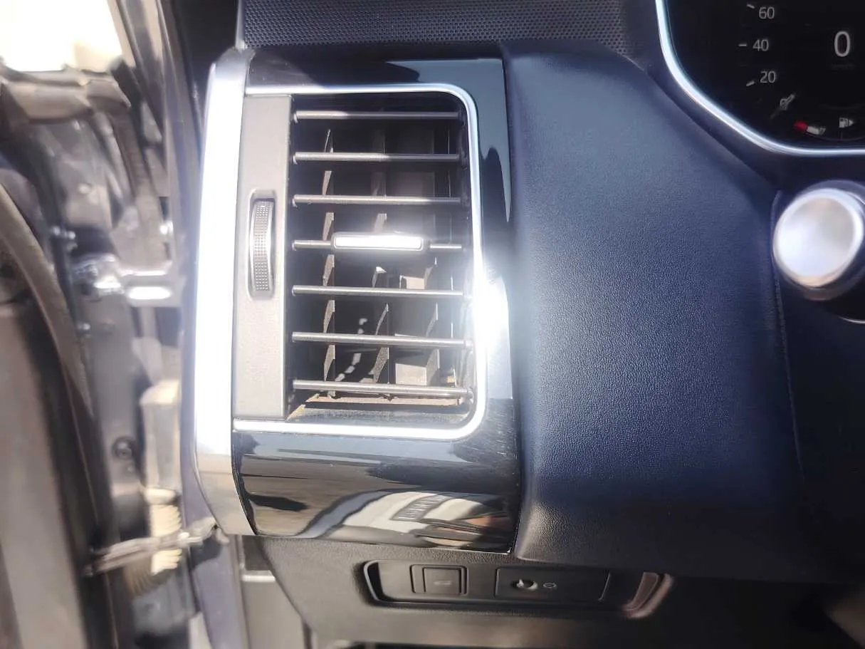 Car image 27