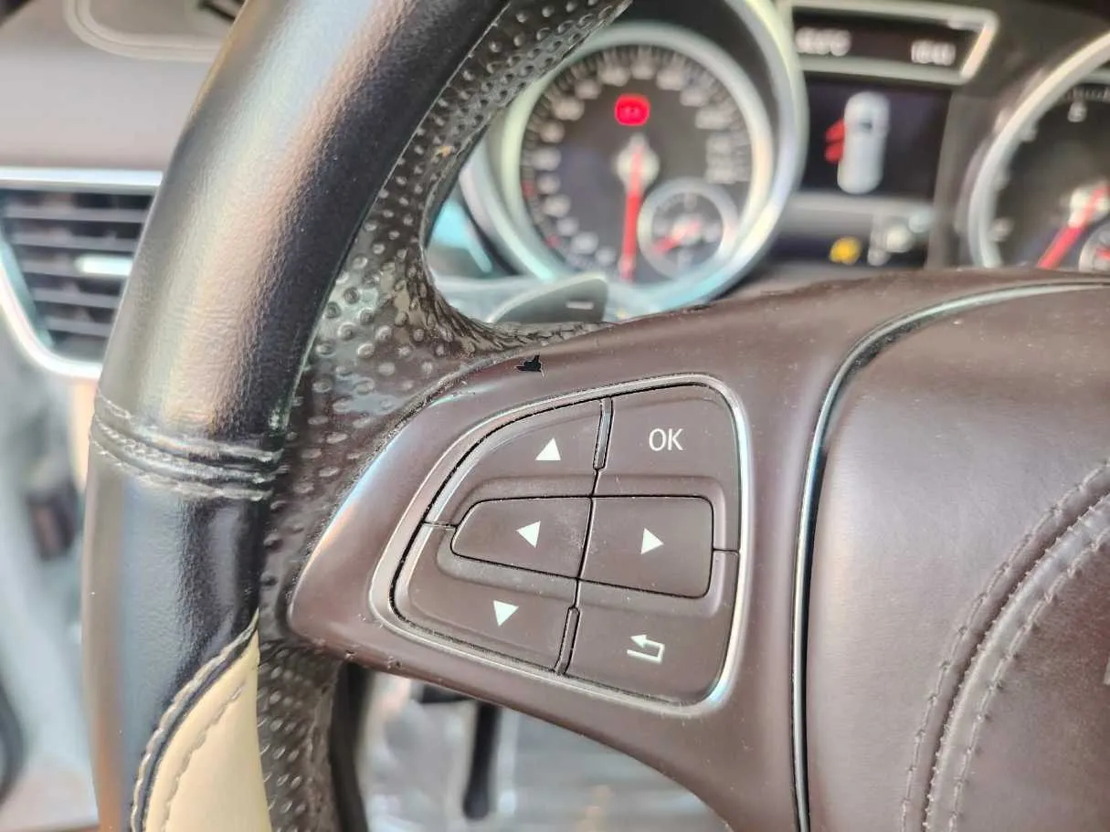 Car image 40