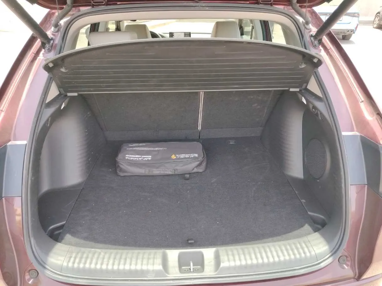 Car image 25