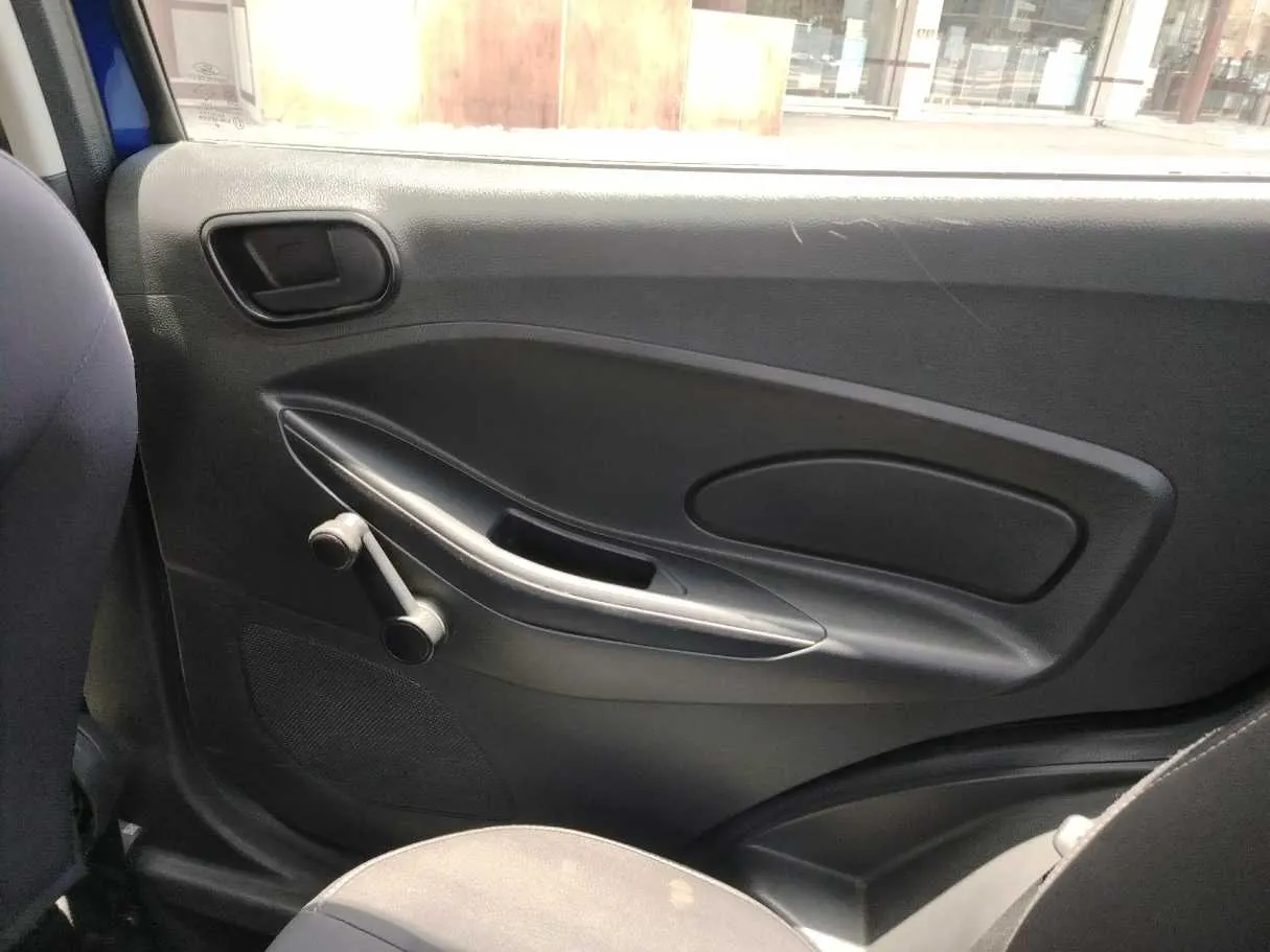 Car image 35