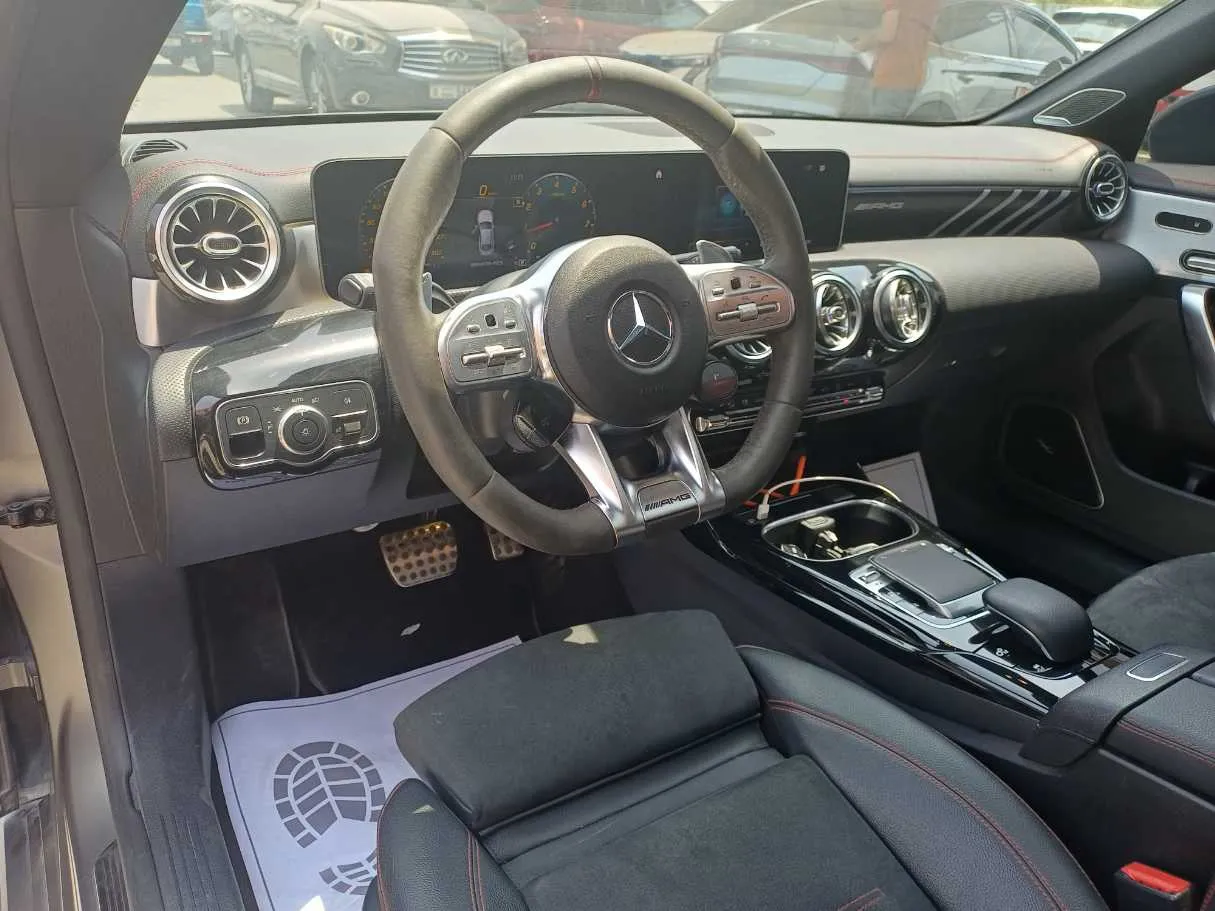 Car image 11