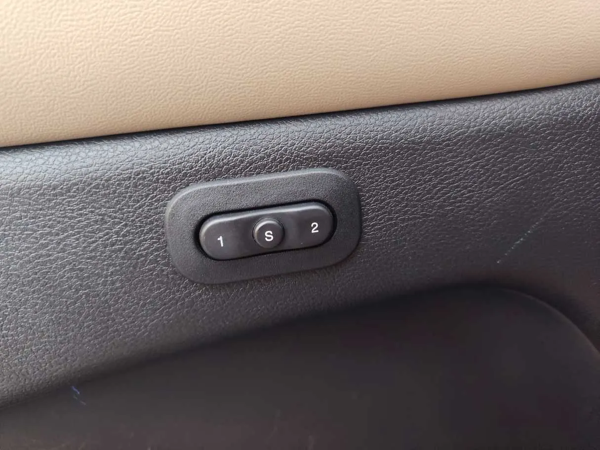 Car image 29