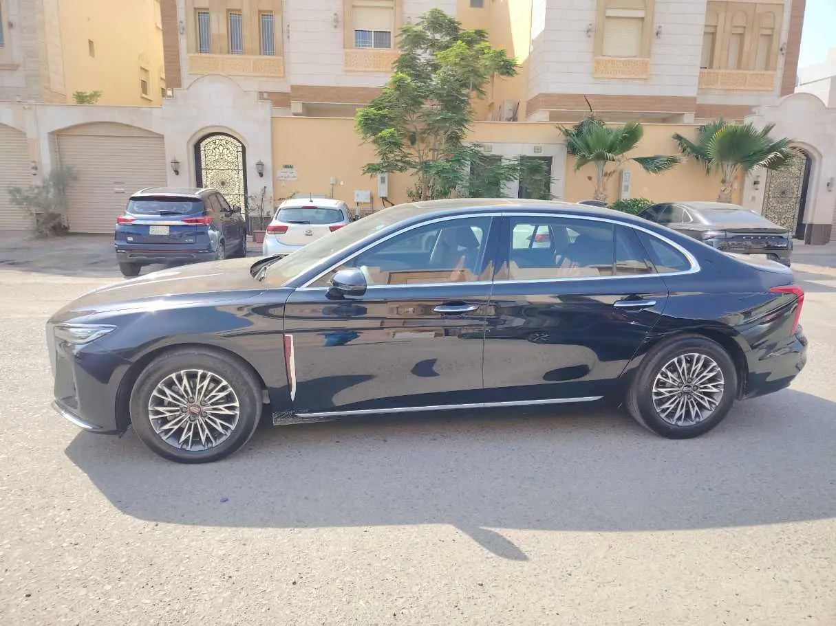 Car image 10