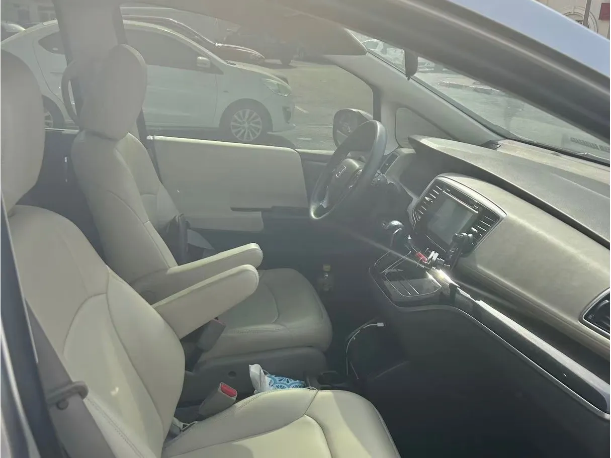 Car image 7